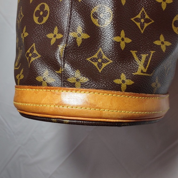 Gorgeous 😍 Authentic Louis Vuitton Bucket Bag - Picture 5 of 14